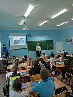 В рамках акции «Единый день безопасности» для ершовских младшеклассников провели занятия «Опасности зимы»