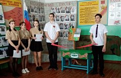 В Перекопновской школе Ершовского района прошло торжественное открытие "Парты Героя"