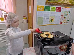 «Завтрак со вкусом доброты» приготовили в ершовском центре соцобслуживания