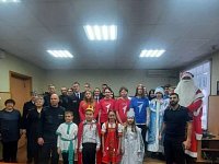 Школьники поздравили полицейских с наступающим Новым годом