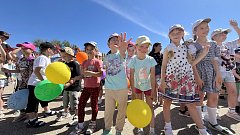 На центральной площади прошел праздник для самых маленьких жителей Ершова