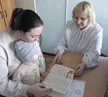 Специалисты Ершовского центра соцобслуживания рассказали о службе «Детский телефон доверия»