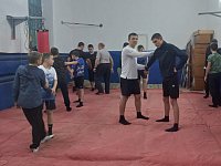 Ершовских школьников обучают приемам борьбы и самбо