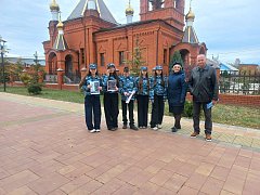 Ершовские общественники и юные друзья полиции помогают полицейским проводить антинаркотическую акцию