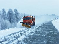 Работы по расчистке дорог от снега и наледи ведутся в круглосуточном режиме