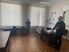 Ершовские сотрудники Госавтоинспекции проводят профилактические беседы с молодежью