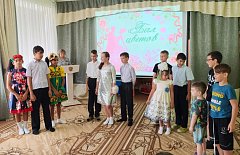 В Ершовском реабилитационном центре прошел яркий праздник «Бал цветов»