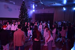 В Ершове у новогодней елки прошла дискотека для Первых