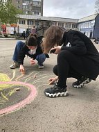 В День Земли ершовские ребята разрисовали площадь им. И. П. Кузнецова