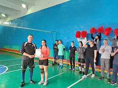 В честь годовщины воссоединения Крыма с Россией в ершовской школе прошел товарищеский матч по волейболу