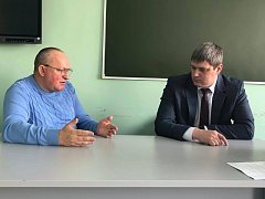 Областной депутат Иван Бабошкин и глава района Константин Мызников встретились с ершовскими медиками