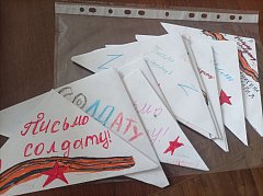 Сотрудники Ершовского КЦСОН собрали для военнослужащих гуманитарный груз