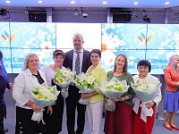 Многодетную главу из Саратовской области поздравили с Днем семьи, любви и верности в Москве