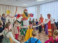 Ершовских дошколят пригласили на «Веселую Масленицу»