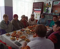 У ершовцев на праздничном столе русские блины соседствовали с пышными казахскими баурсаками