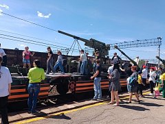 В Ершов прибыл ретропоезд "Воинский эшелон"