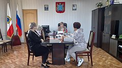 По поручению губернатора глава Ершовского района Светлана Зубрицкая провела личный прием граждан