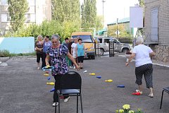 Ершовские получатели соцуслуг поучаствовали в мероприятии «Вперед, Россия!», посвященном Дню Государственного флага