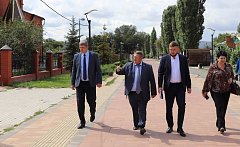 Панков призвал подать в суд на подрядчика, некачественно реконструировавшего парк имени Пушкина в Ершове