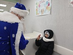 Ершовские активисты Движения Первых поздравили врачей районной поликлиники