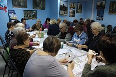 По мнению ершовцев, новогодние украшения из магазина — это скучно