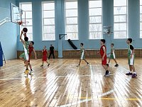 В Ершове на стадионе «Юность» прошел баскетбольный турнир, посвященный Дню народного единства