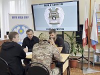 «Кто, кроме нас?»: в центральной библиотеке встретились с ершовским участником СВО и его сыном