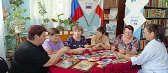 В ершовском селе в День семьи, любви и верности оживили историю в фотографиях