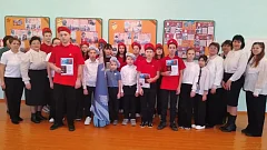 Школьникам из ершовского села вручили первые паспорта в День Конституции