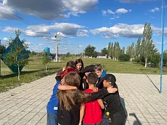Активисты Ершовского местного отделения «Молодой гвардии» провели квест для ребят из оздоровительного лагеря «Дельфин»