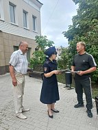В Ершове представитель полиции и общественник провели акцию ко Дню солидарности в борьбе с терроризмом