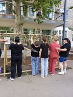 Для юных отдыхающих в санатории им.В.И. Чапаева ершовские «паучки» провели мастер-класс по плетению маскировочных сетей