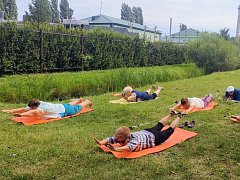 Йога – к активности дорога: спортивные практики для ершовцев старшего поколения
