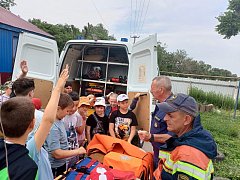 Ершовские спасатели продолжают встречаться со школьниками