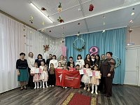 Супермамы и супердочки: в Ершове прошел праздник нежности, творчества и семейного тепла