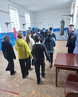 Ершовские полицейские провели со школьниками практическое занятие по строевой подготовке
