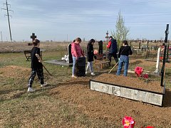 «Ухаживать за могилами ветеранов — наш общий долг», считают ершовские школьники