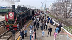 На станцию Ершов прибыл ретро-поезд