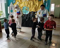 День космонавтики: юные ершовцы совершили увлекательное «путешествие навстречу звездам»