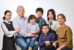 Многодетная семья из Саратова отмечена медалью ордена «Родительская слава»