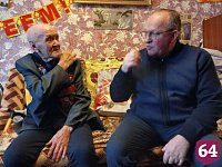 Ершовский 98-летний ветеран поднимает пудовую гирю