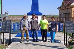 В преддверии юбилея Победы в ершовском селе провели акцию «Чистый памятник»