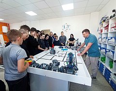 Школьники побывали на увлекательной экскурсии в центре цифрового образования детей «IT-КУБ. Ершов»