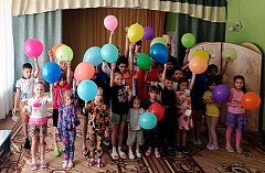 В День защиты детей ребята Ершовского реабилитационного центра принимали гостей и подарки