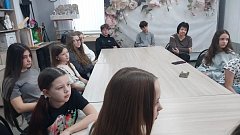 В Ершове для юных журналистов, фотографов и краеведов состоялся телемост с известным военным корреспондентом