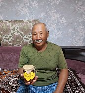 Пожилых ершовцев угостили душистым лакомством