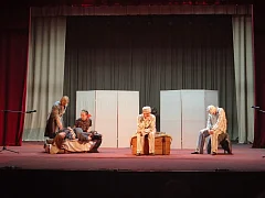 Ершовские «серебряные» театралы побывали на премьере спектакля и остались в искреннем восхищении