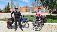 В День велосипедиста в Ершов заехали велотуристы, путь которых лежит из Саратова в Балаково