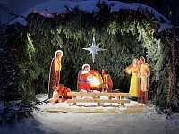 Настоятель ершовского храма поздравил прихожан с Рождеством