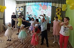 В Ершовском реабилитационном центре подготовили большую праздничную программу для мам и бабушек